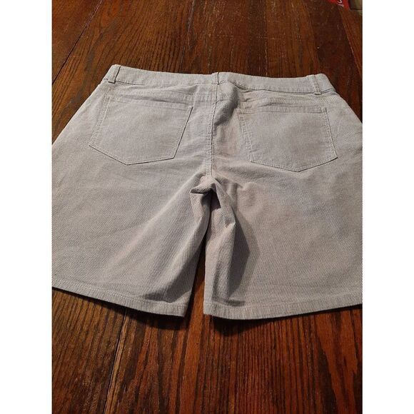 Size 16M Riders by Lee Mid Rise Blue White Striped Bermuda Shorts with Pockets - Picture 4 of 4